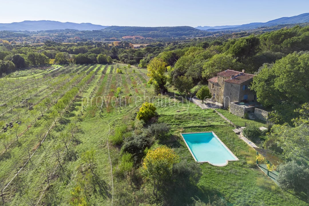 12 - Stone property in Cucuron: Villa: Exterior