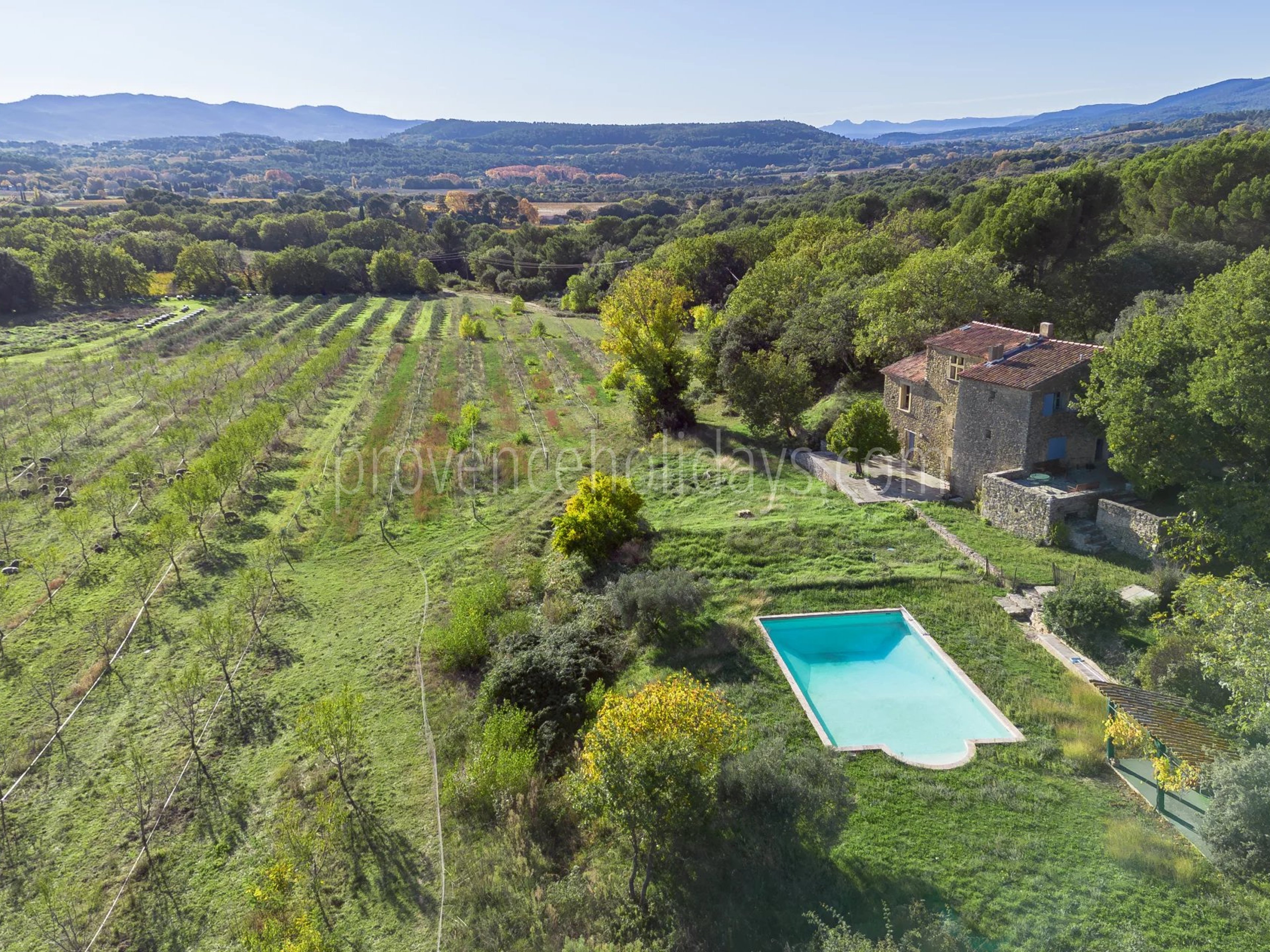 12 - Stone property in Cucuron: Villa: Exterior