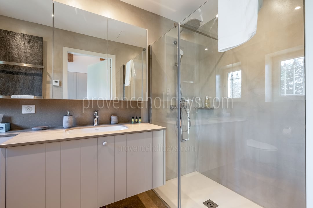50 - Mas Élégance: Villa: Bathroom