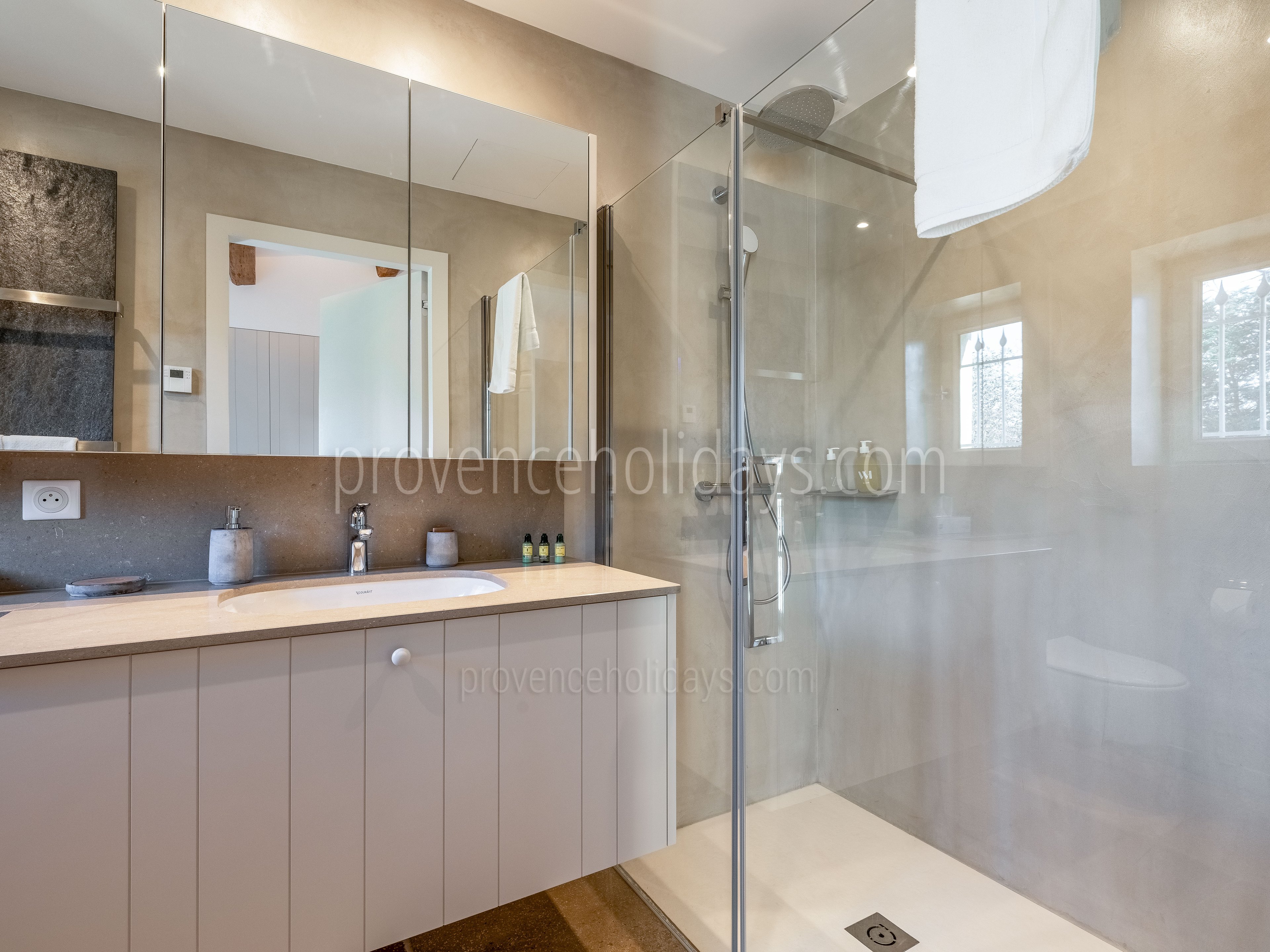 50 - Mas Élégance: Villa: Bathroom