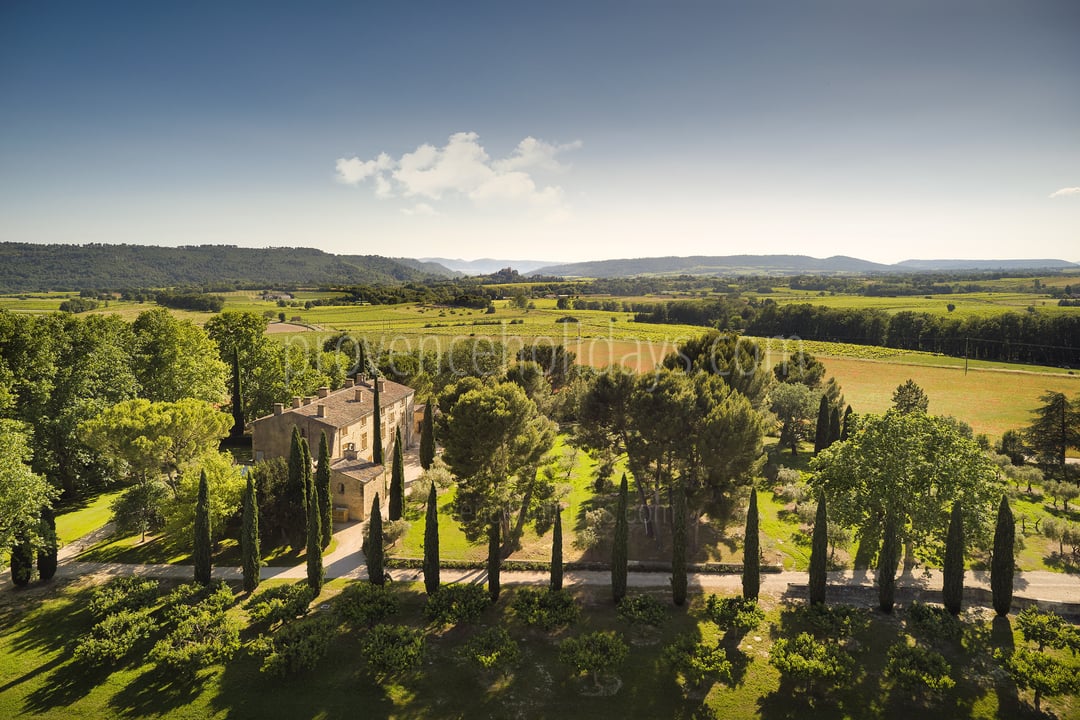 41 - Château de Luberon: Villa: Exterior