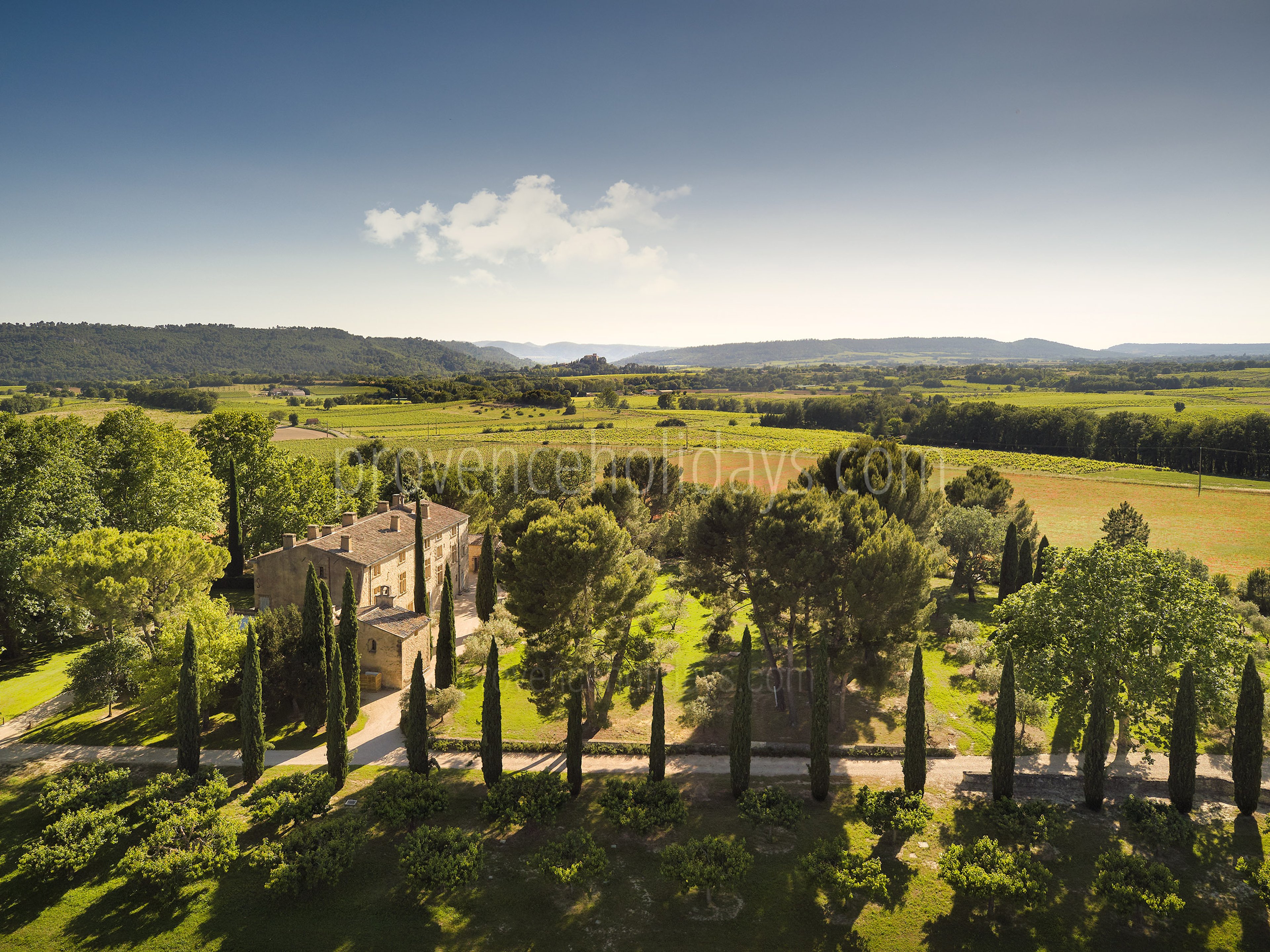41 - Château de Luberon: Villa: Exterior