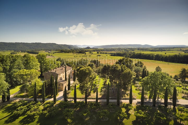 41 - Château de Luberon: Villa: Exterior