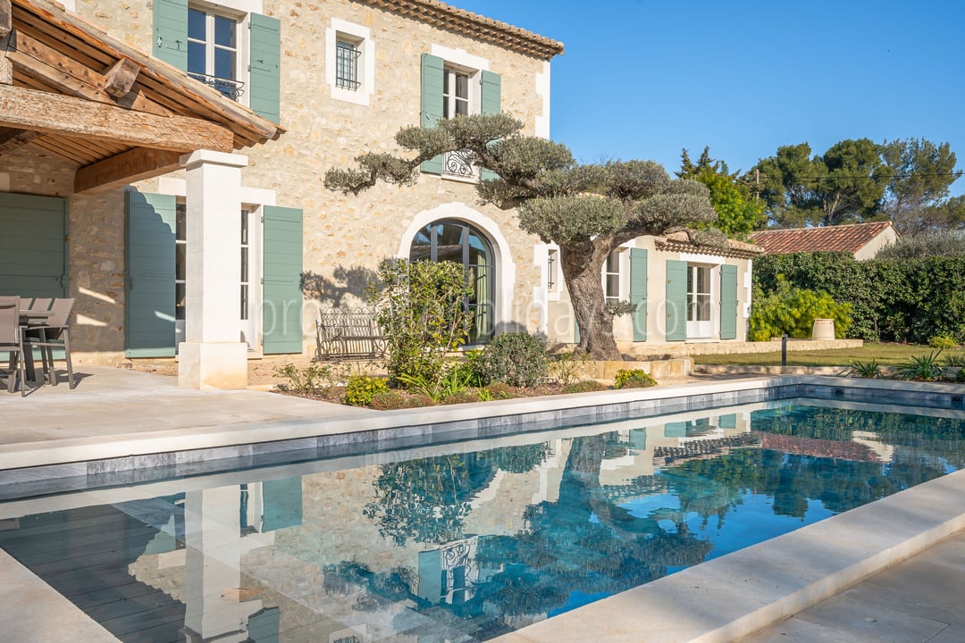 3 - Mas Lucie: Villa: Exterior