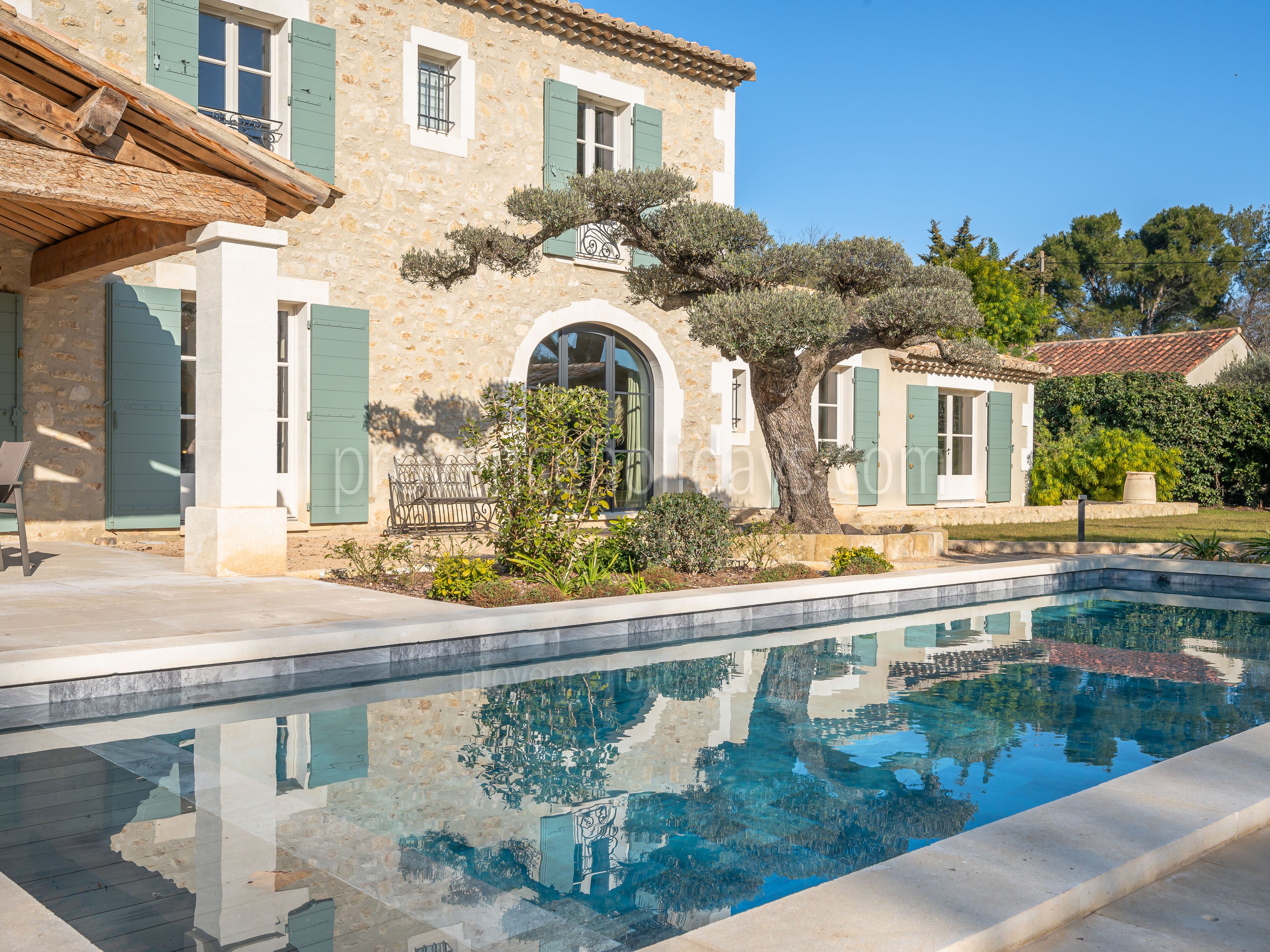 3 - Mas Lucie: Villa: Exterior