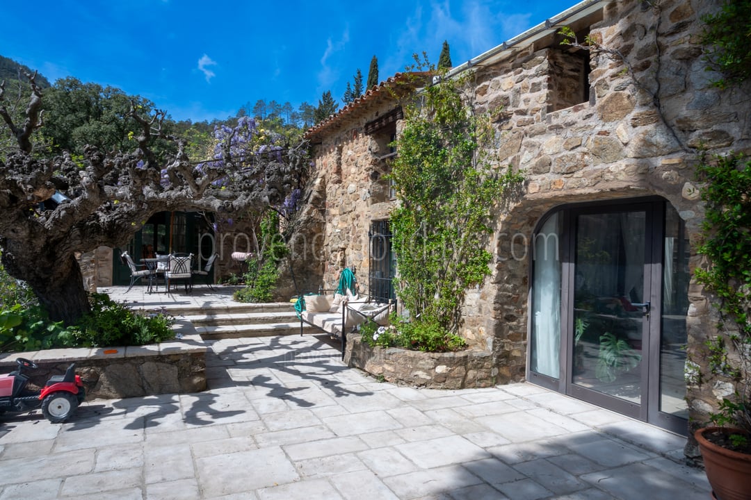 House with pool, unobstructed views in a quiet environment in Plan-de-la-Tour.