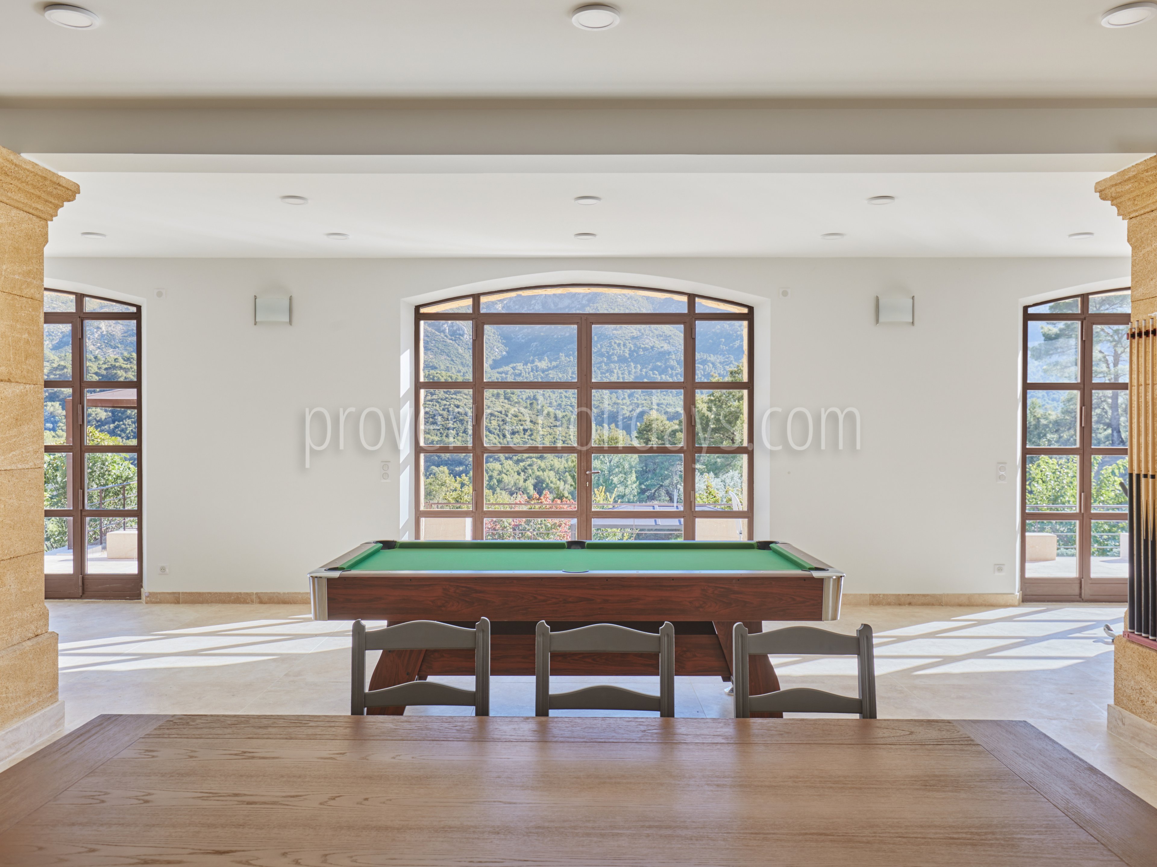 41 - À l\'Ombre de Cézanne: Villa: Interior