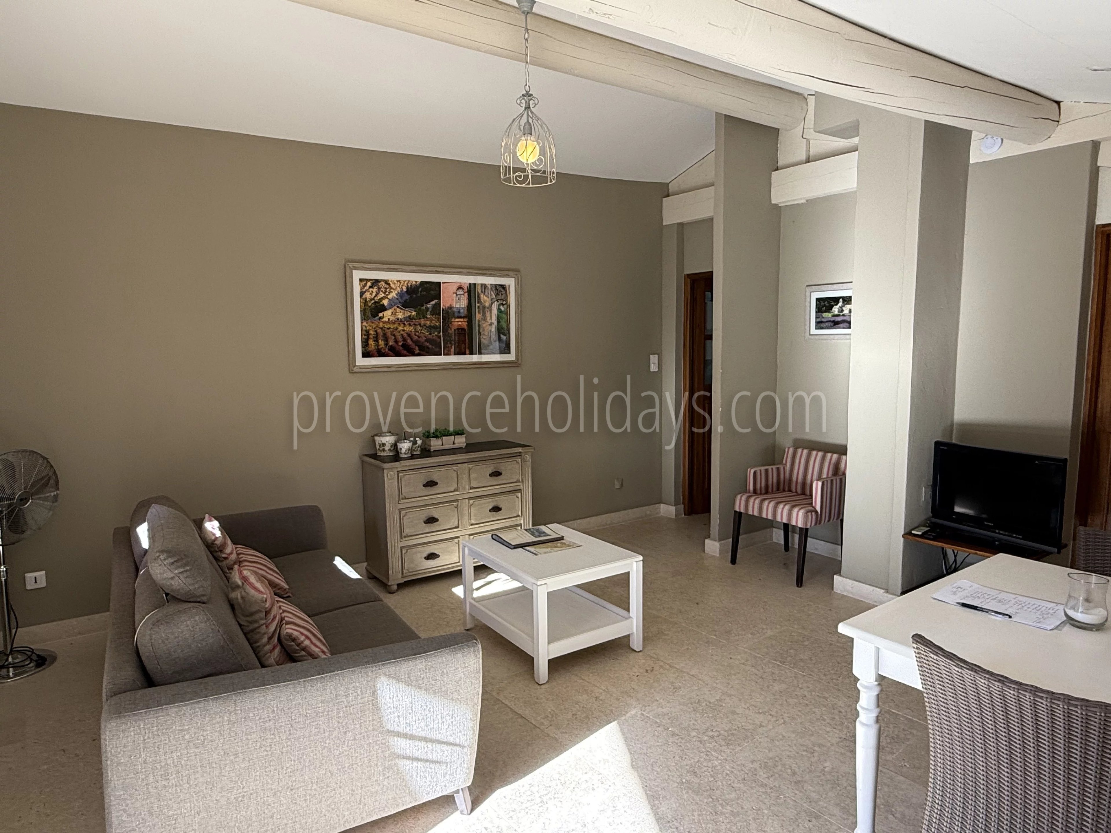 7 - Property with gîtes in Gordes: Villa: Interior