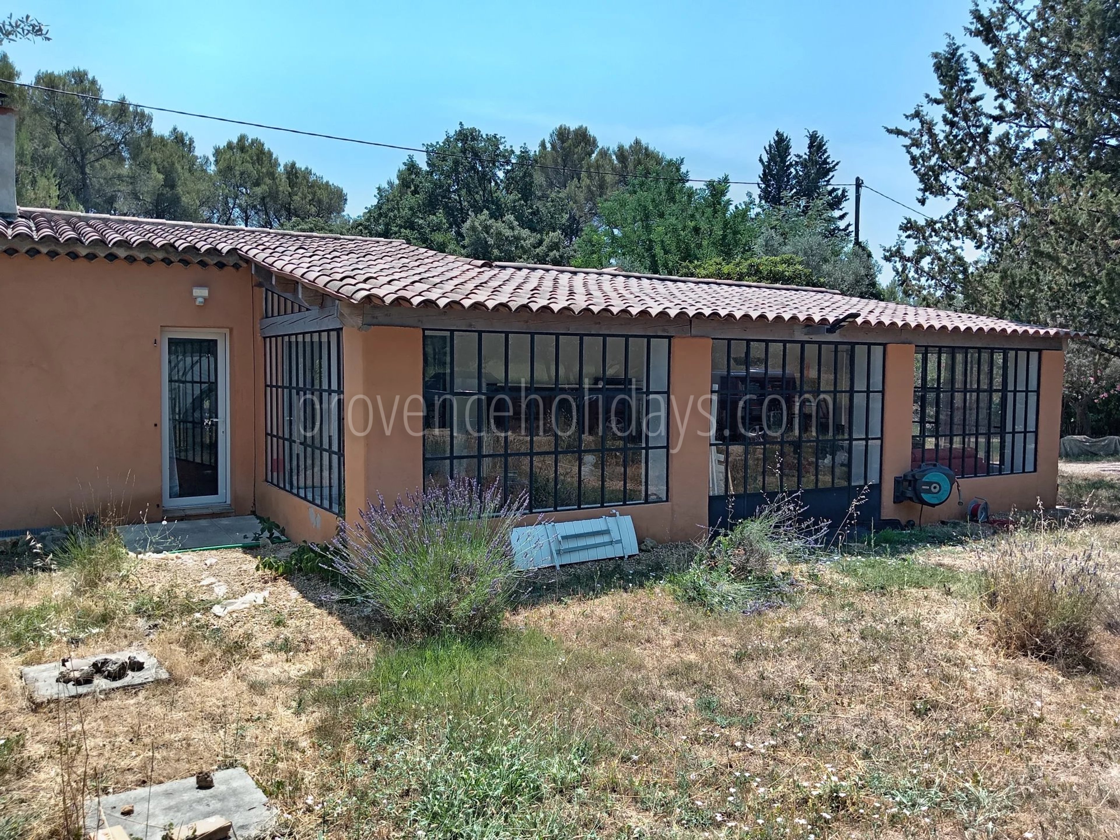 6 - Villa with pool in Draguignan: Villa: Exterior