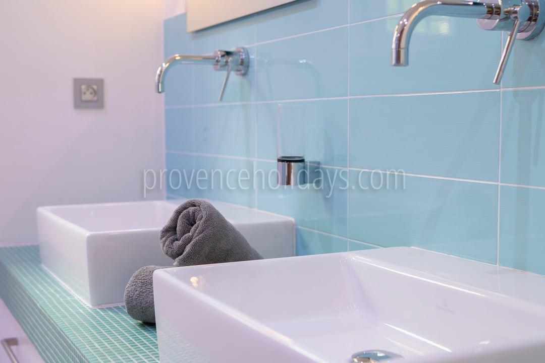 18 - Villa les Lauriers: Villa: Bathroom