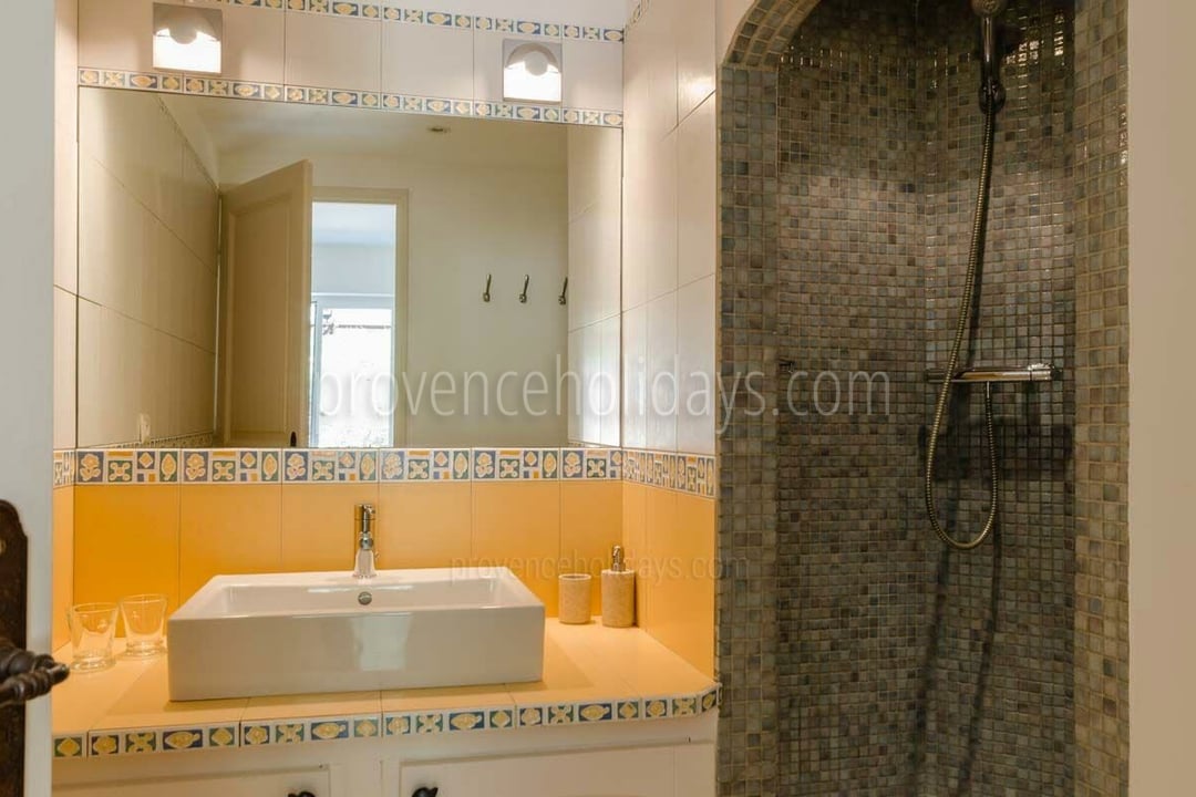 54 - Le Mas de Gordes: Villa: Bathroom