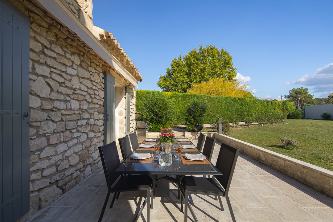 Charming stone farmhouse with a luxury pool 7 - Mas du Sud: Villa: Exterior