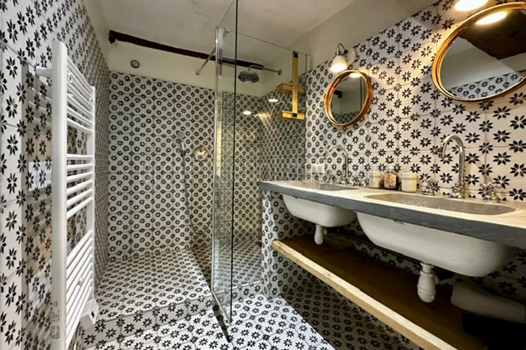 7 - La Bastide: Villa: Bathroom