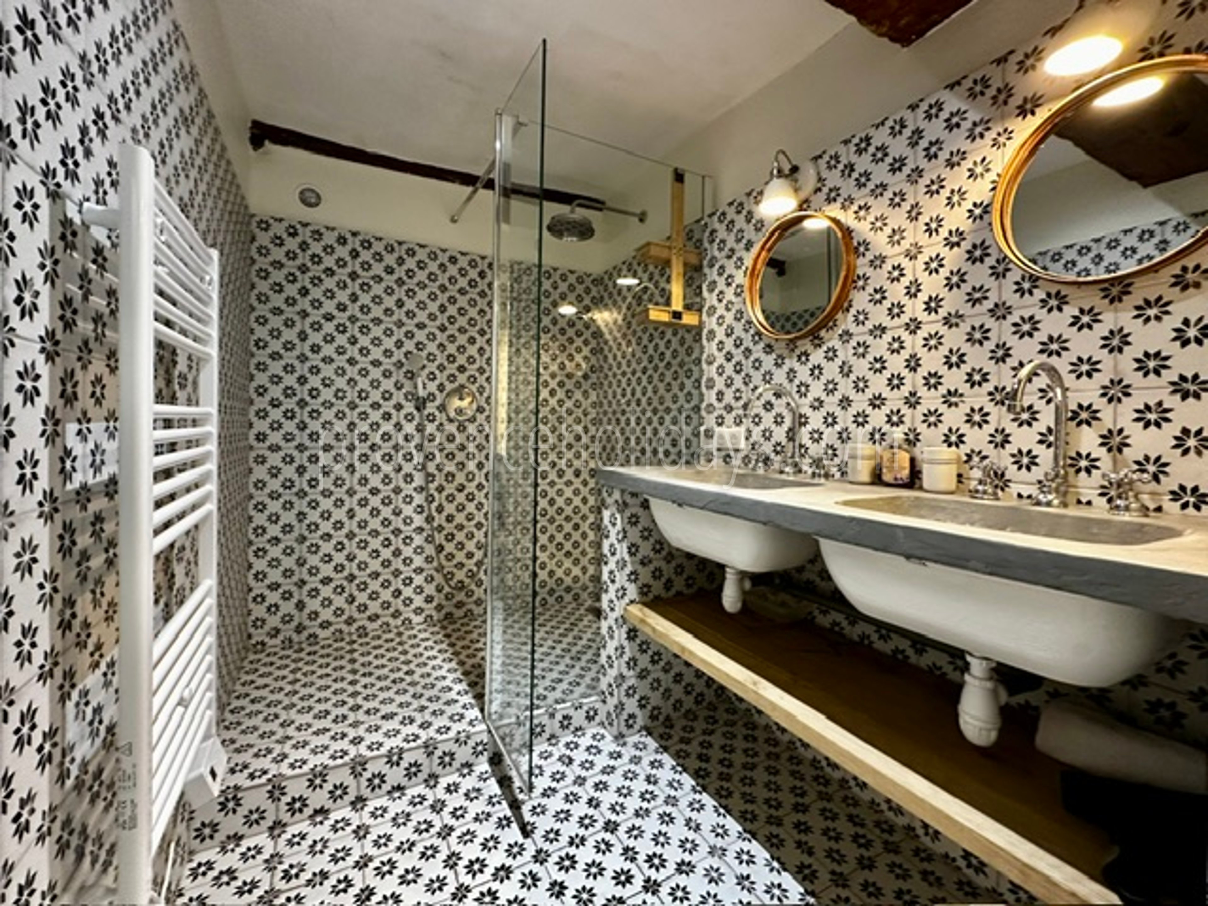 7 - La Bastide: Villa: Bathroom