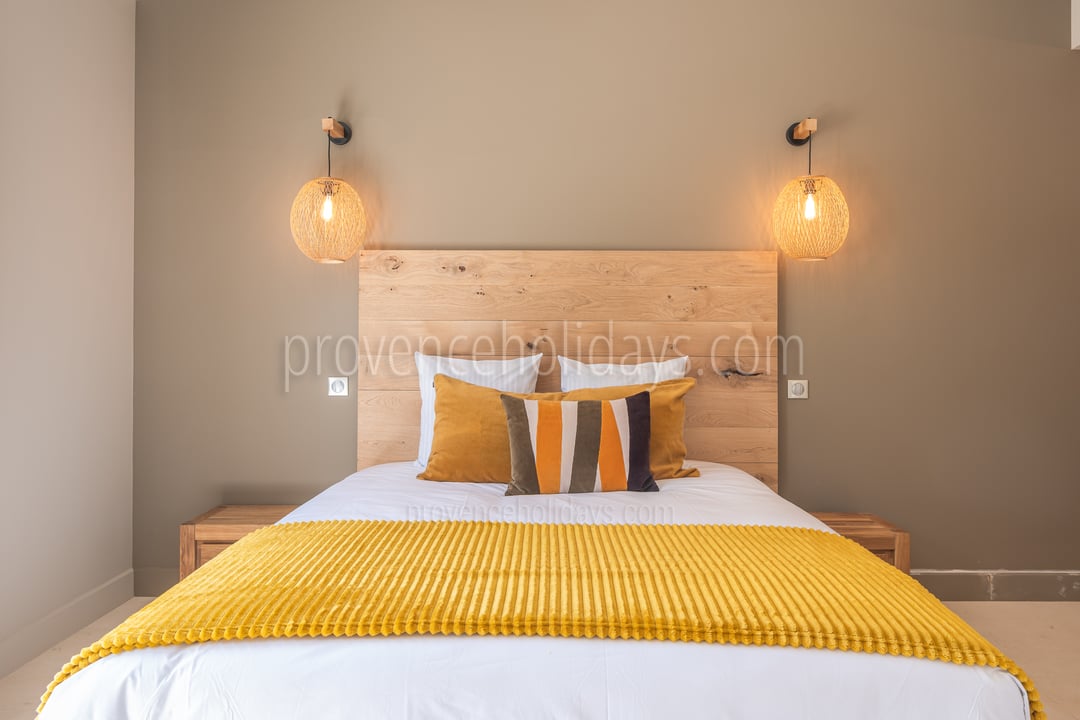 32 - Mas Lucie: Villa: Bedroom