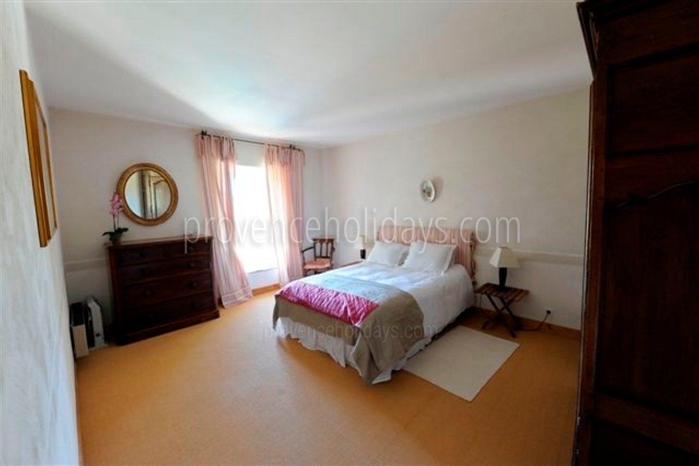 53 - Mas Lambesc: Villa: Bedroom
