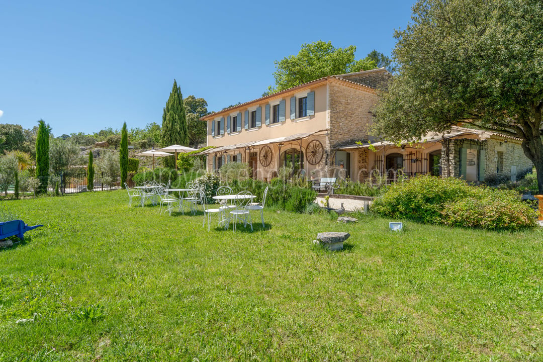 22 - Bastide des Chênes: Villa: Exterior