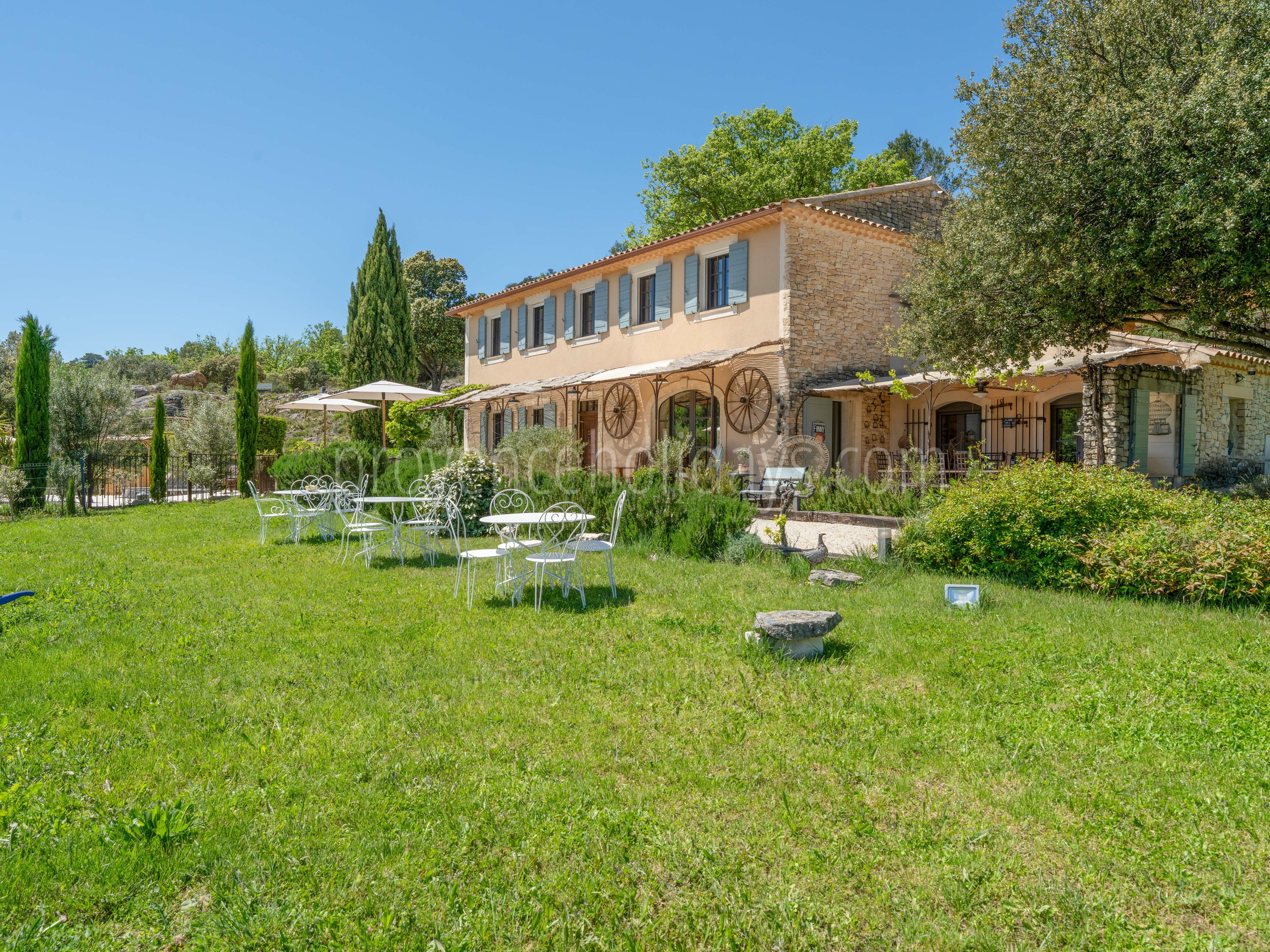 22 - Bastide des Chênes: Villa: Exterior