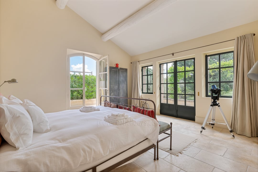 60 - Mas Provence: Villa: Bedroom