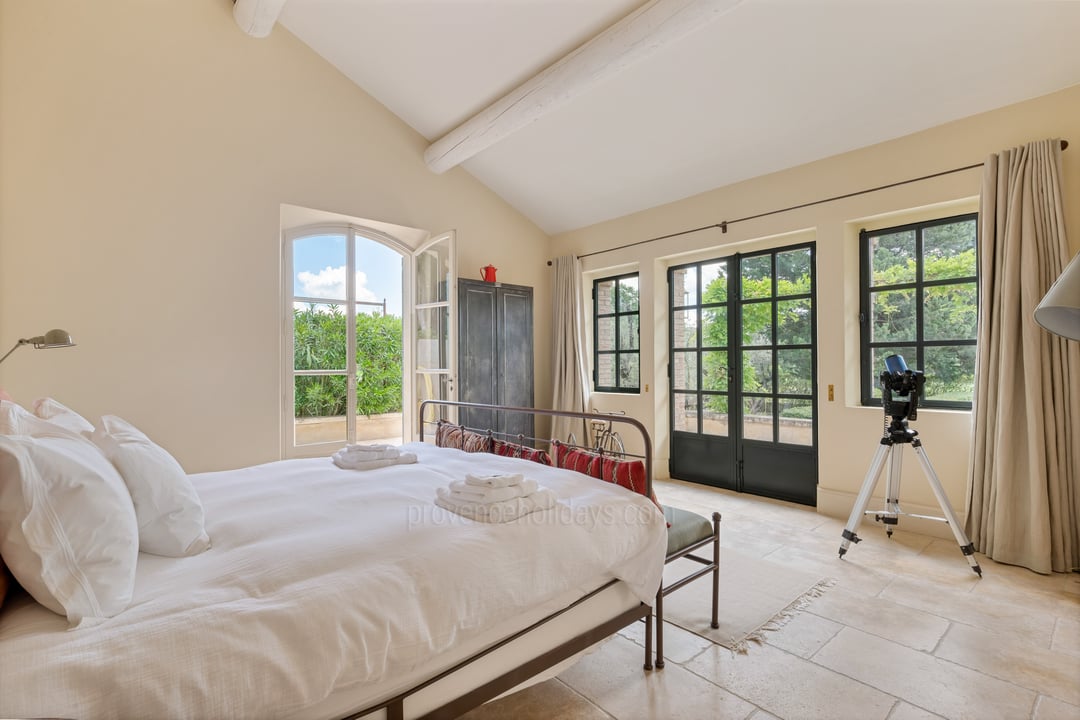 60 - Mas provence: Villa: Bedroom