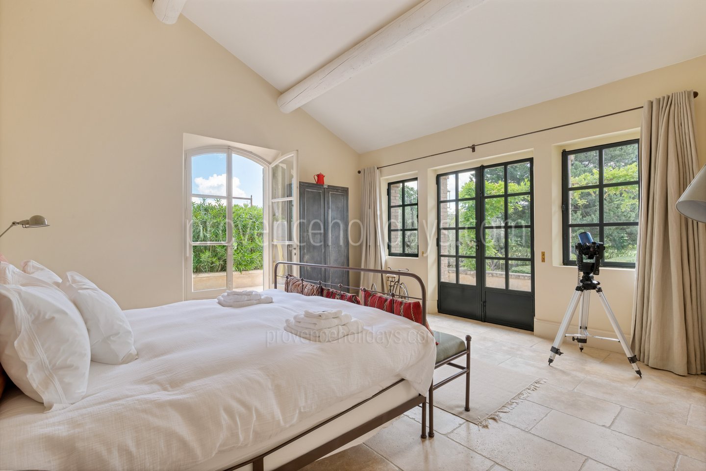 61 - Mas Provence: Villa: Bedroom