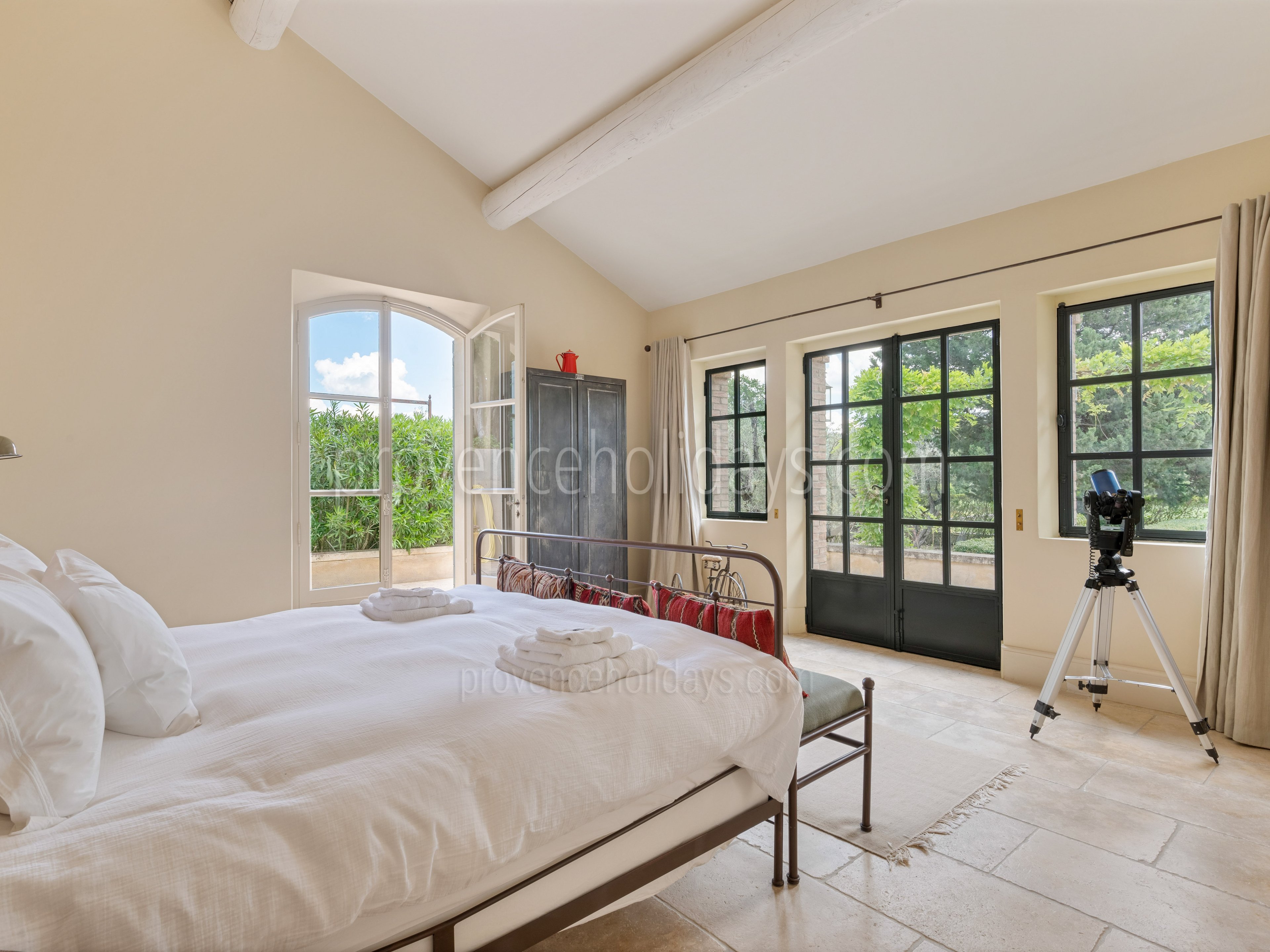 61 - Mas Provence: Villa: Bedroom