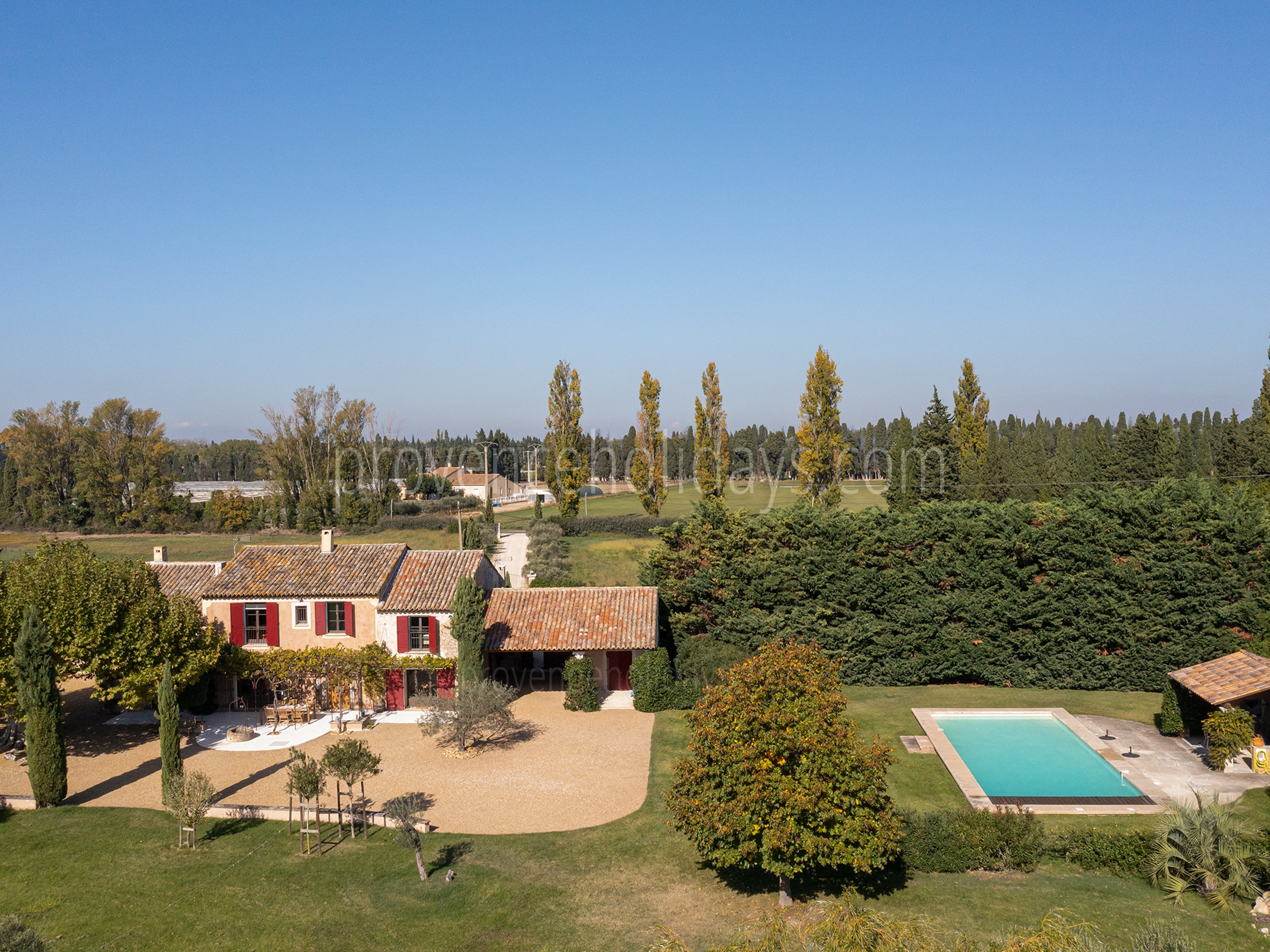 1 - Le Mas d\'Orgon: Villa: Exterior