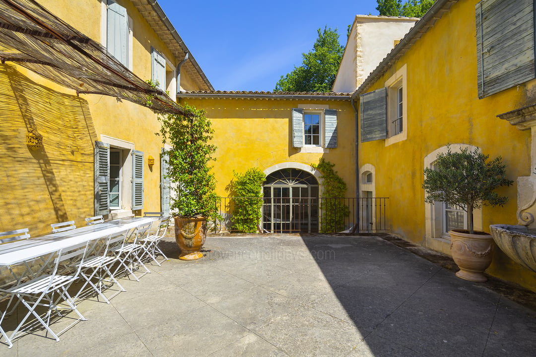 32 - Bastide Valentine: Villa: Exterior