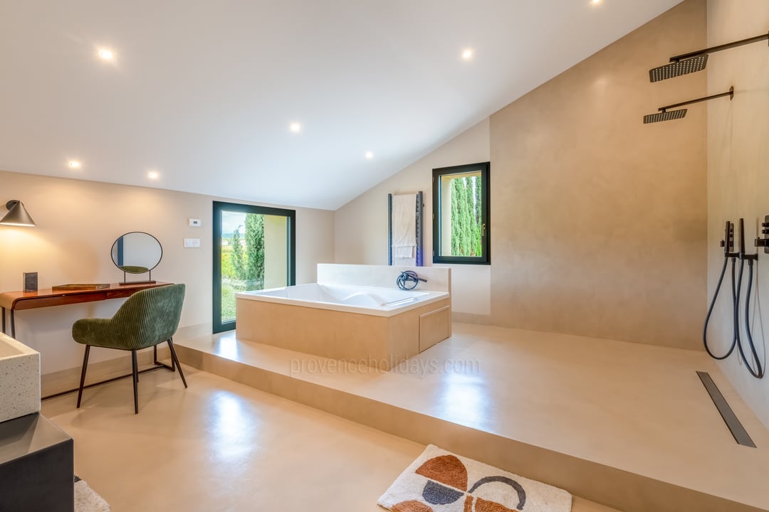 24 - Mas de Seguret: Villa: Interior