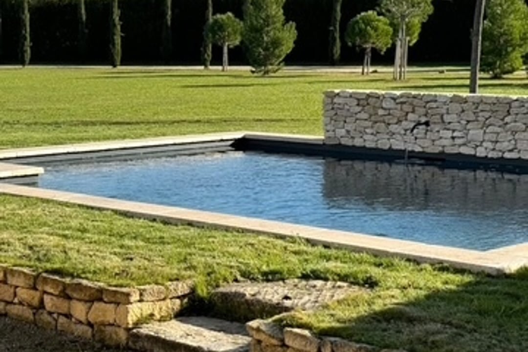 Refined vacation home just a stone's throw from L'Isle-sur-la-Sorgue