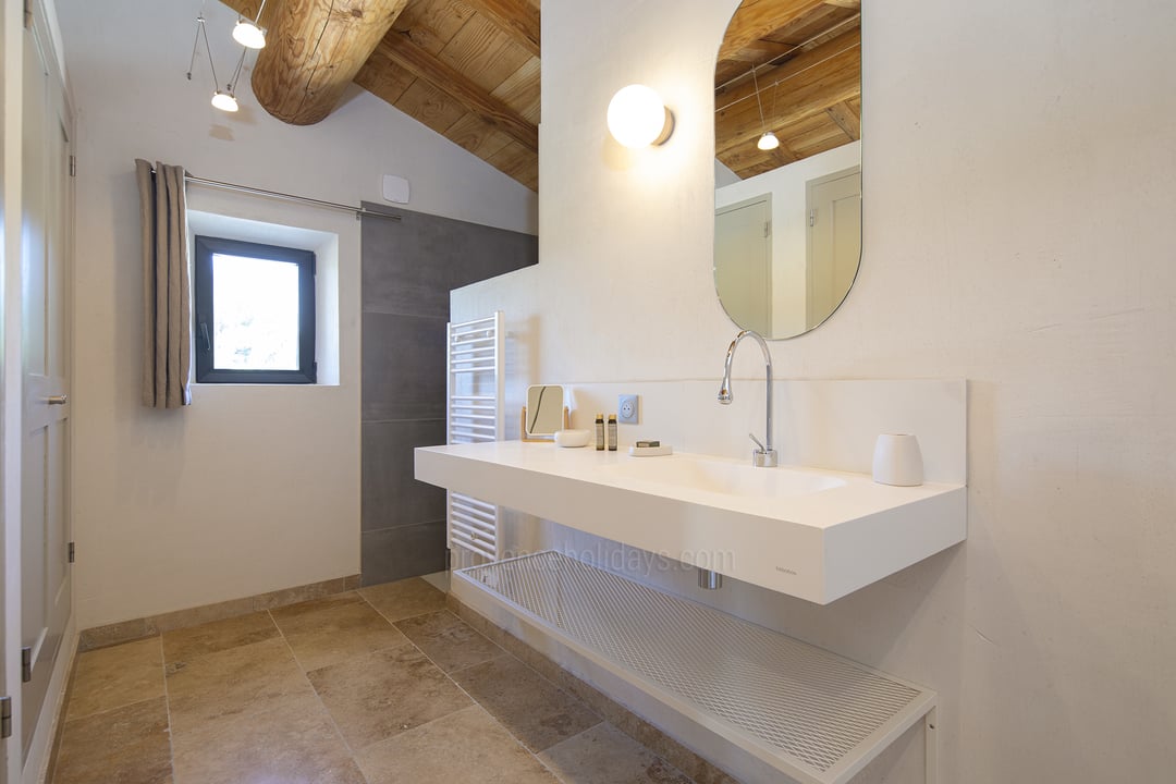 14 - Mas des Cerisiers: Villa: Bathroom