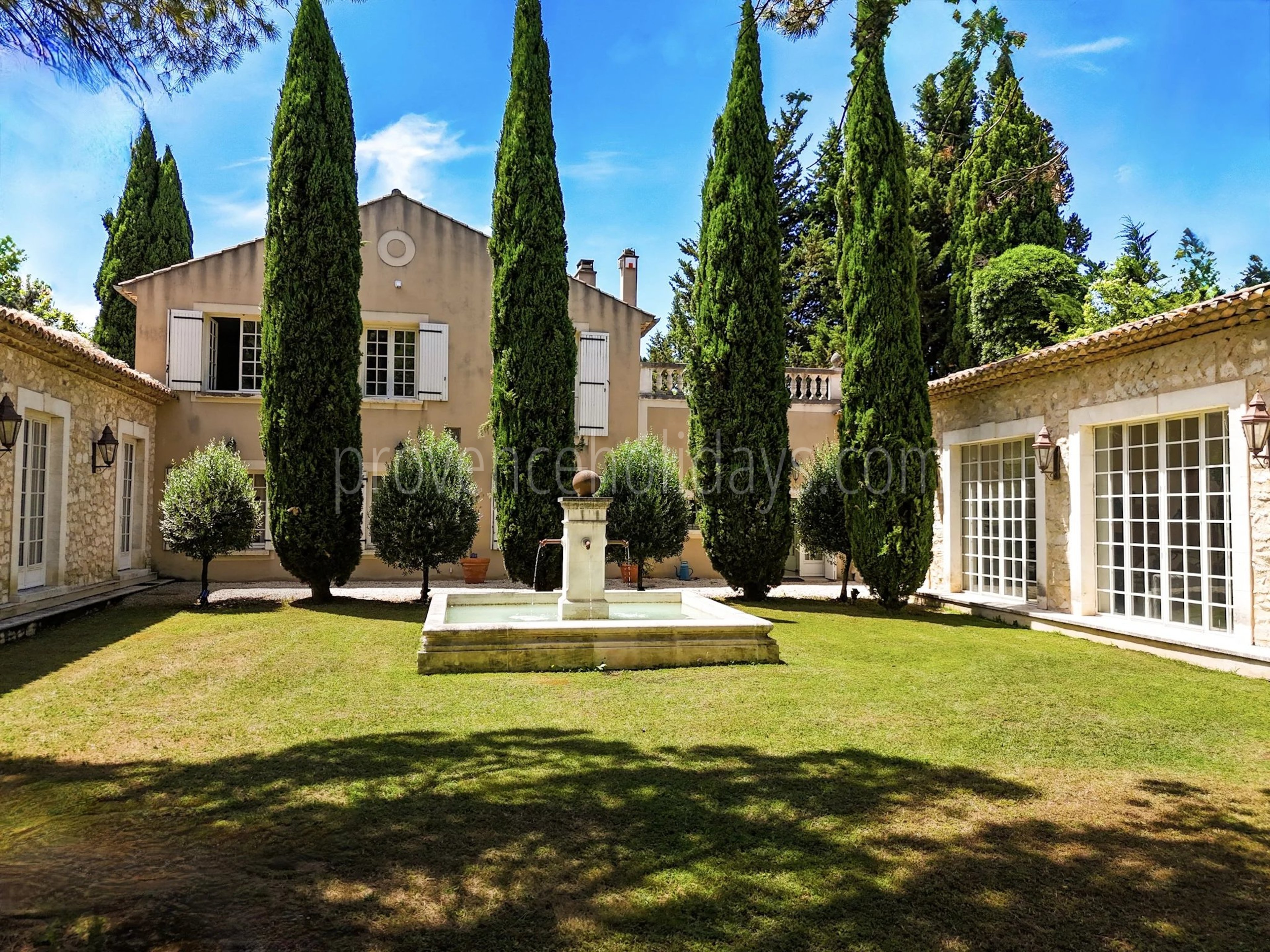 5 - Stone estate in Eygalières: Villa: Exterior