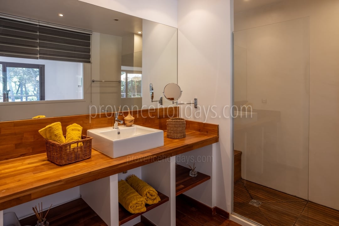 24 - Villa Corail: Villa: Bathroom
