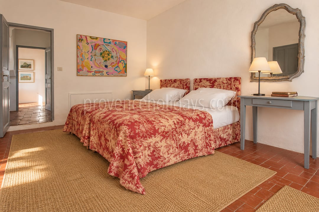 32 - Woning met een prachtig uitzicht in Aubignan: Villa: Bedroom