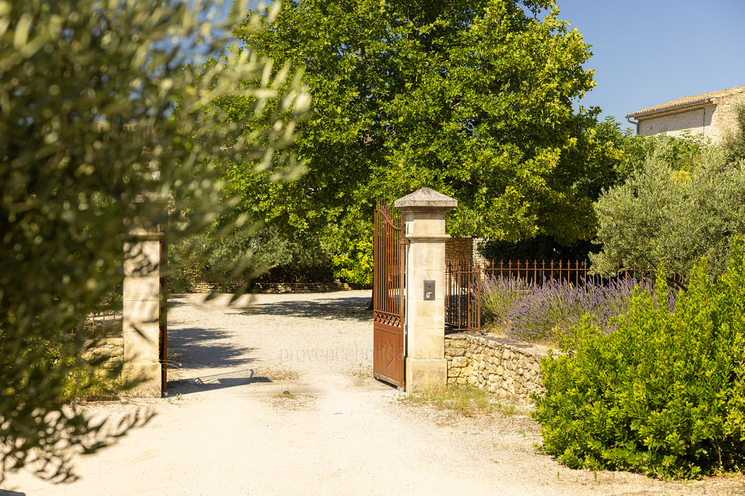 35 - Mas de Saint Véran: Villa: Exterior