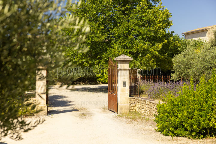 35 - Mas de Saint Véran: Villa: Exterior