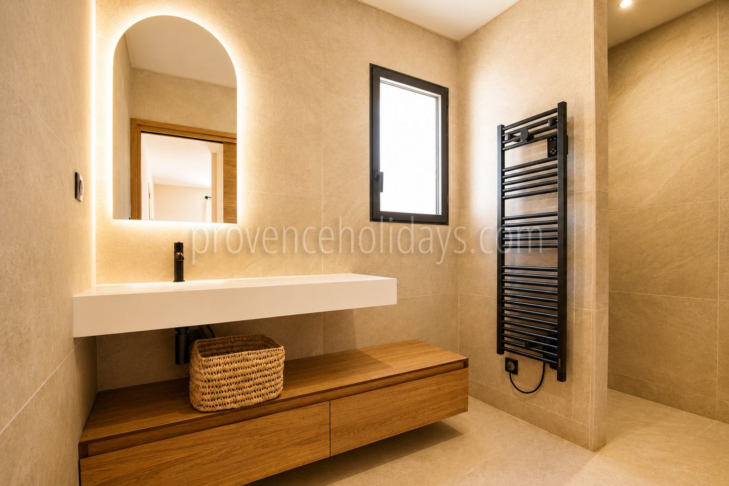 18 - Villa within walking distance of Maussane-les-Alpilles: Villa: Bathroom