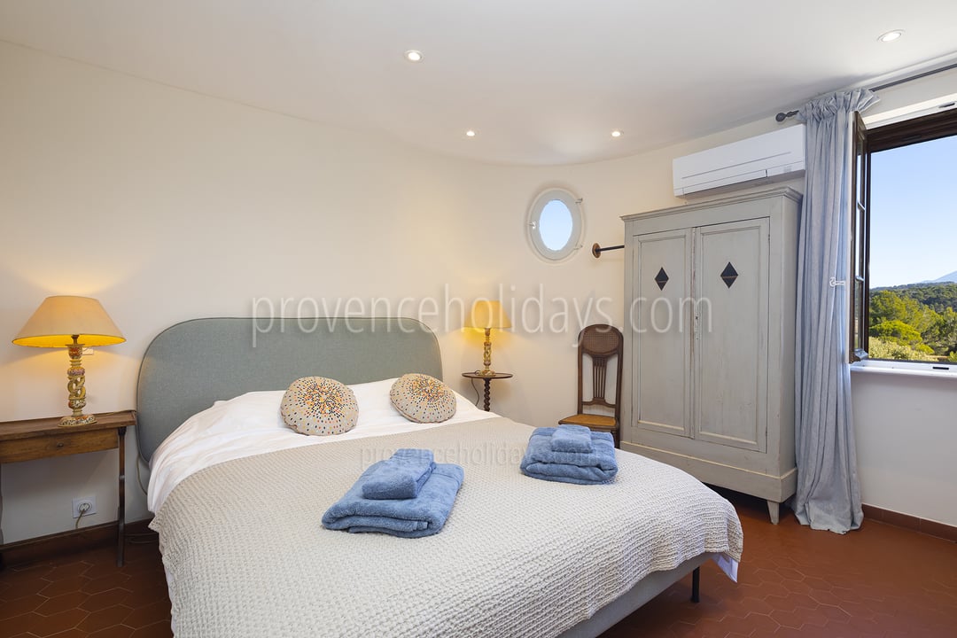 21 - Mas de Séguret: Villa: Bedroom