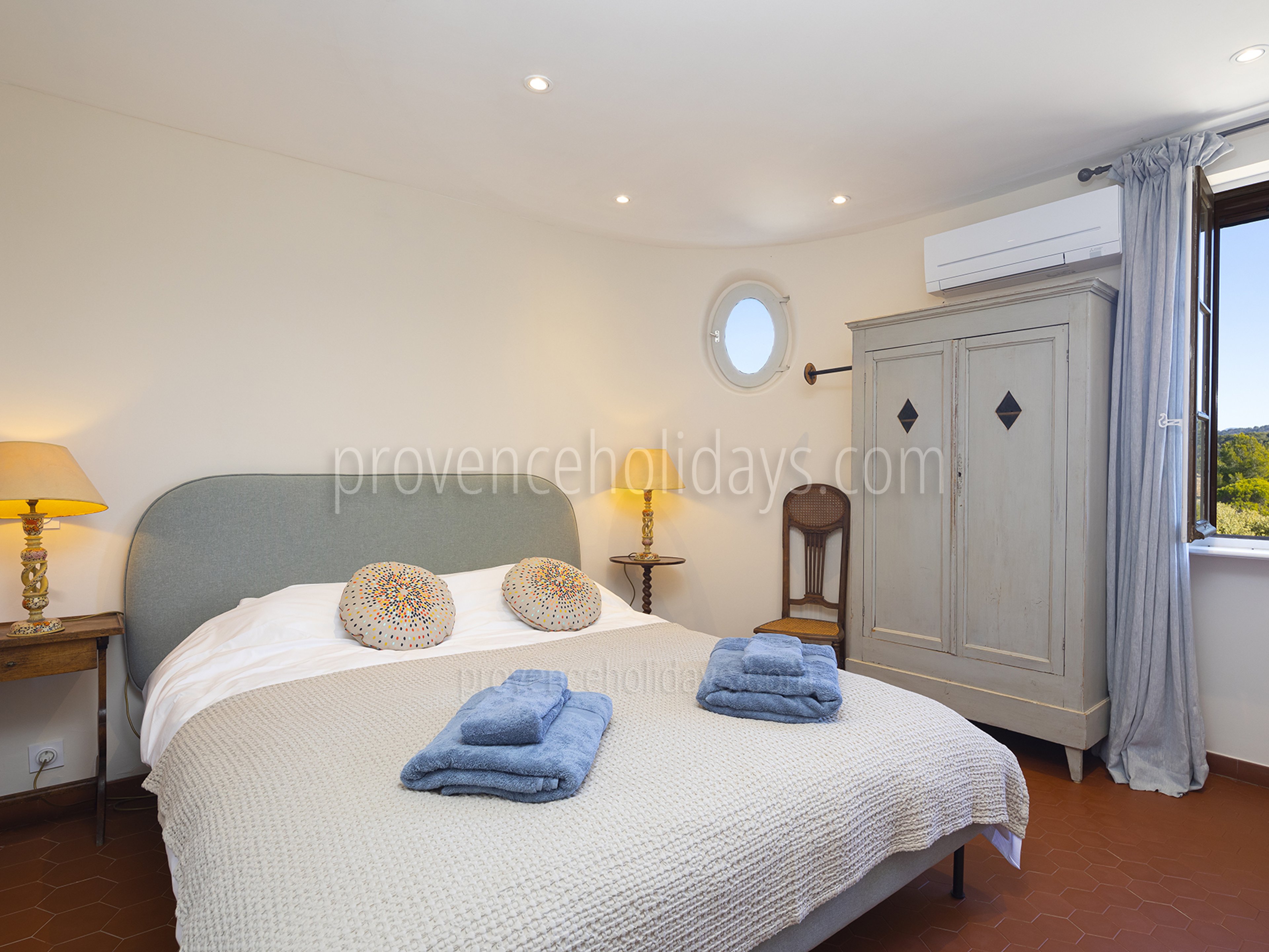 21 - Mas de Séguret: Villa: Bedroom
