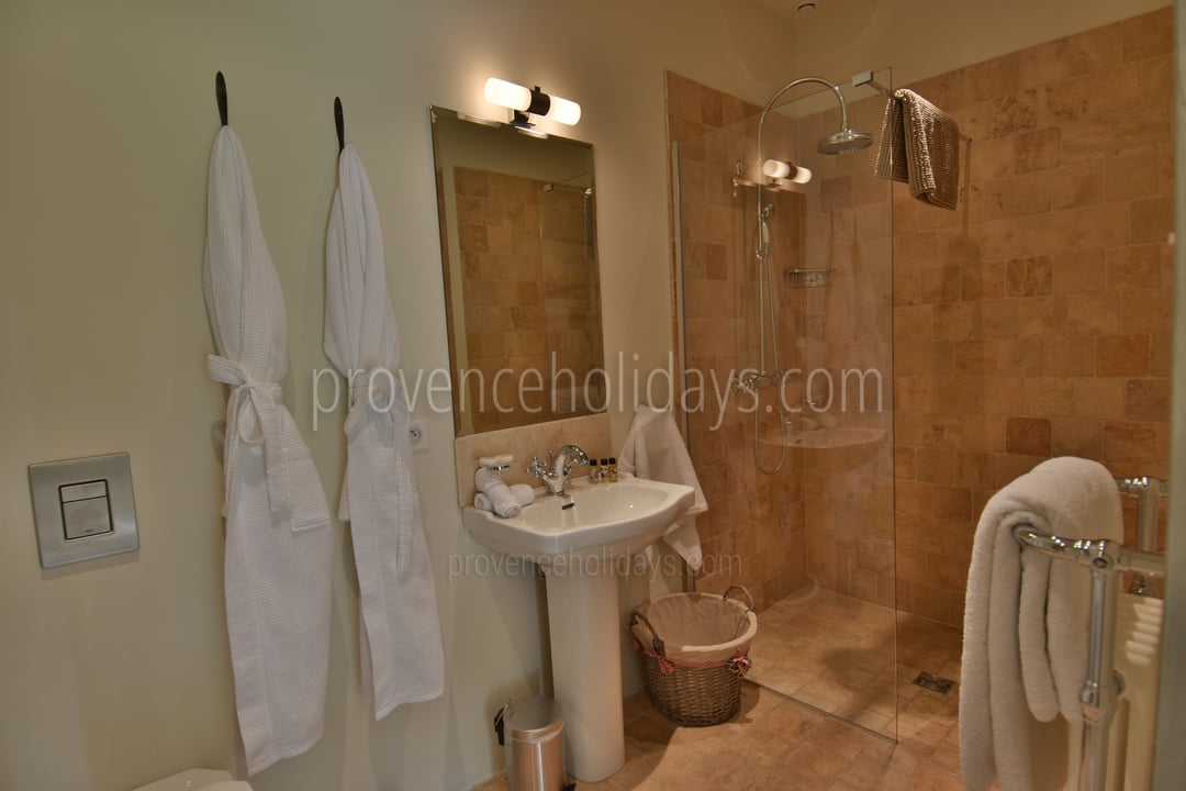 26 - Chez Emile: Villa: Bathroom