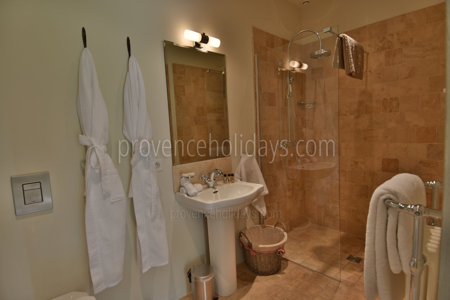 26 - Chez Emile: Villa: Bathroom