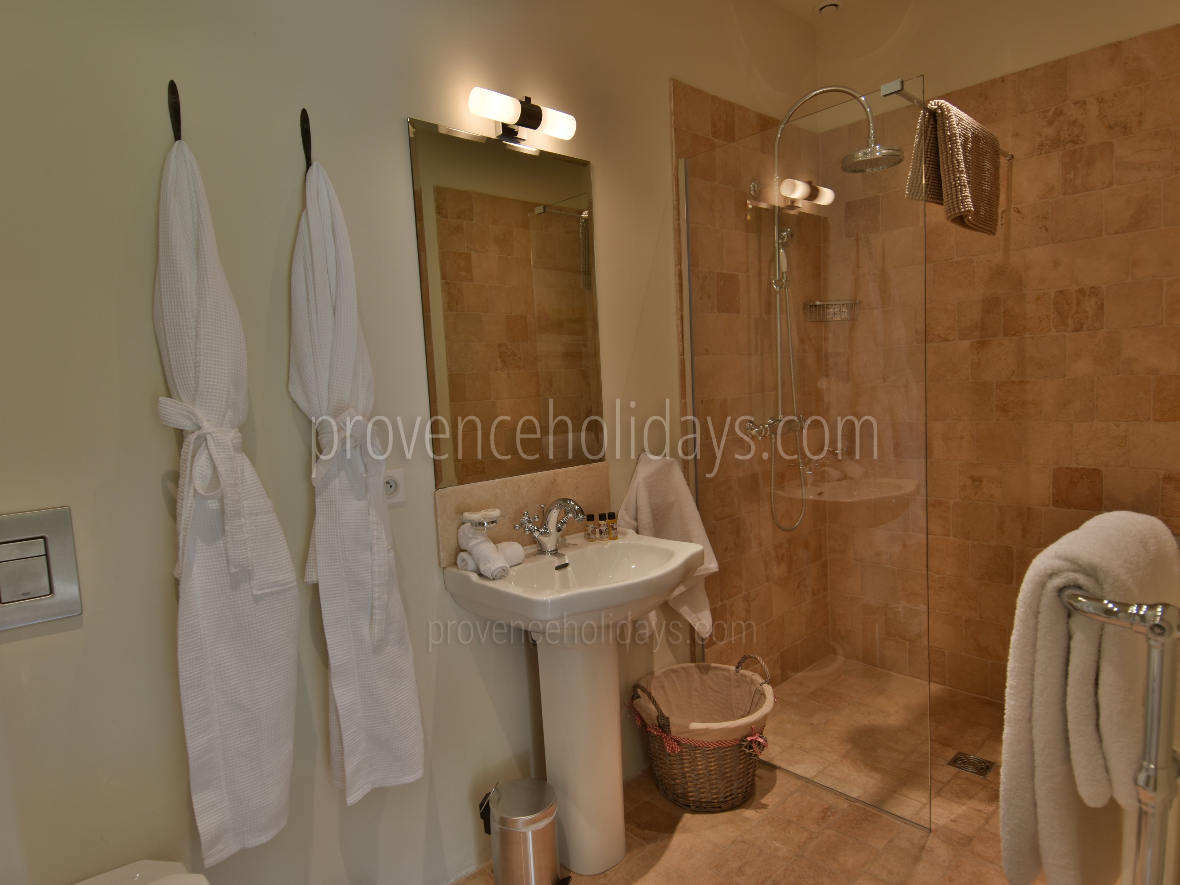 26 - Chez Emile: Villa: Bathroom