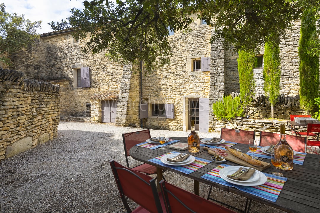 9 - La Garrigue: Villa: Exterior