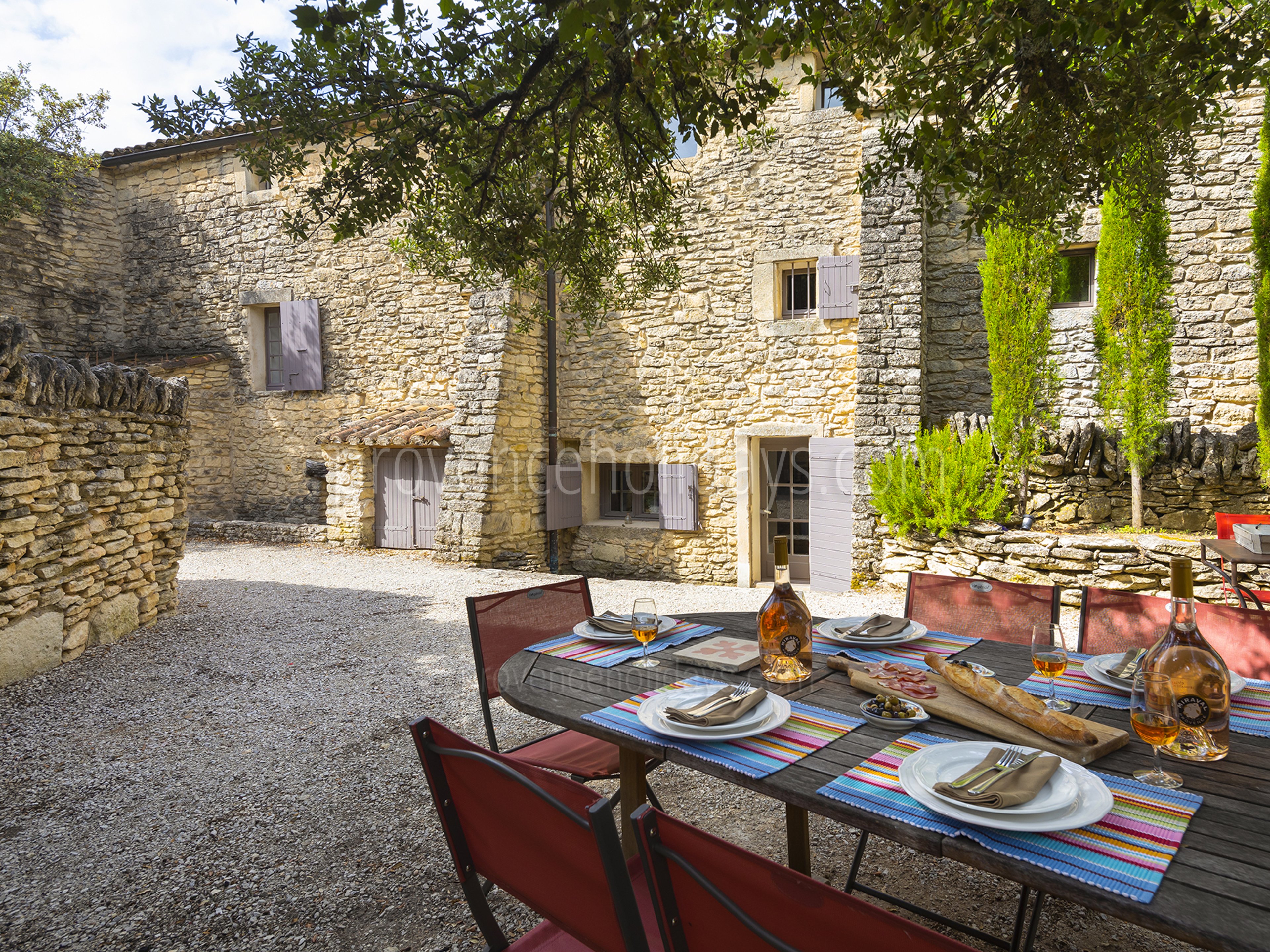 9 - La Garrigue: Villa: Exterior