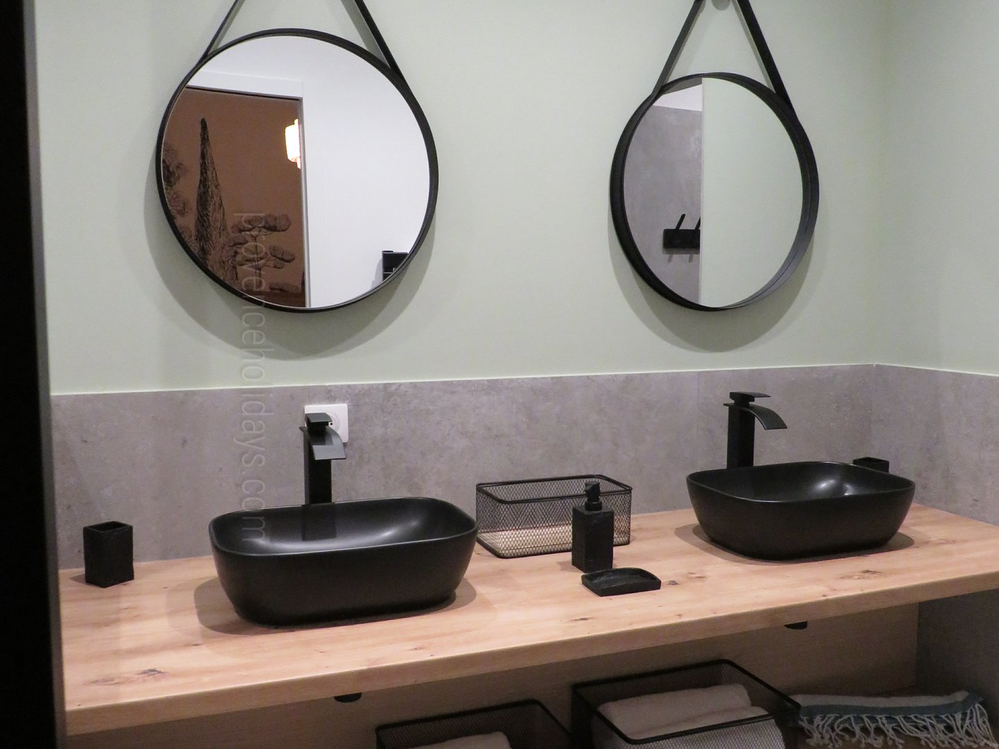 32 - Bastide Leontin: Villa: Bathroom