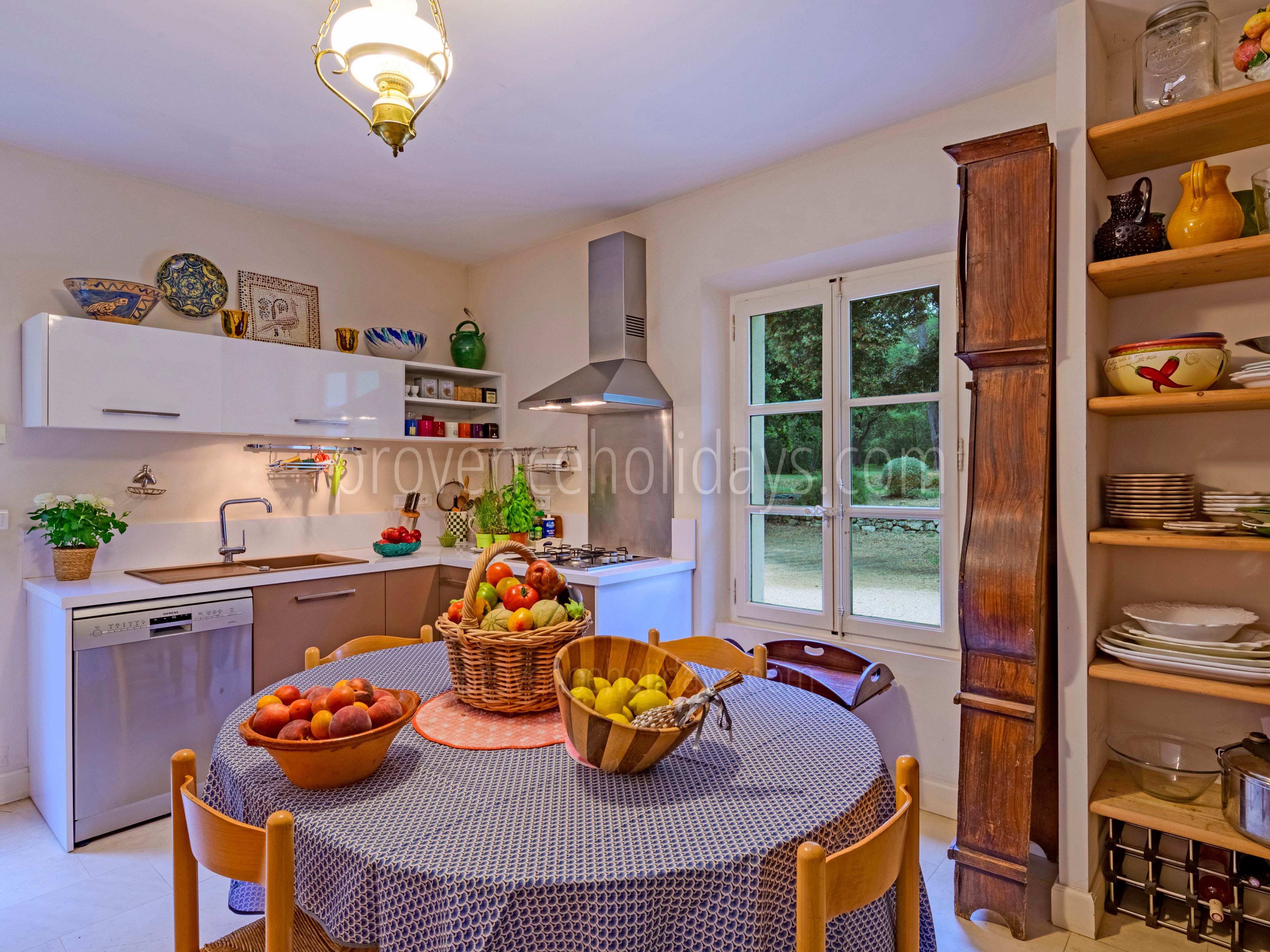 20 - Le Mas des Roses: Villa: Interior