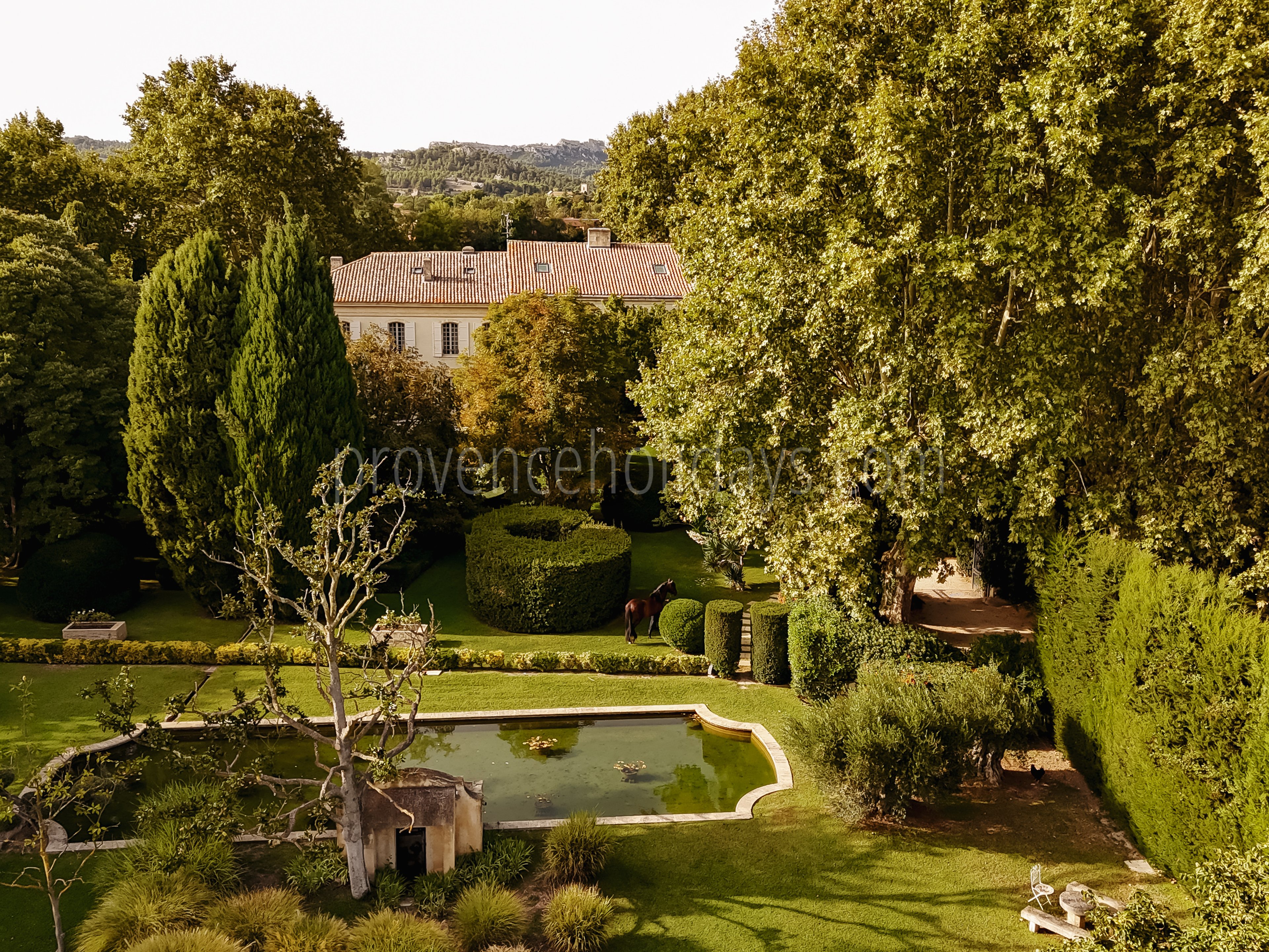 7 - Mas de Maussane: Villa: Exterior