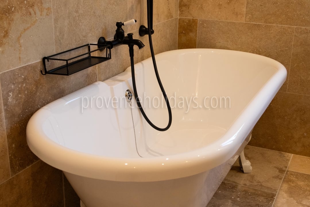 83 - Bastide Gergouven: Villa: Bathroom 4