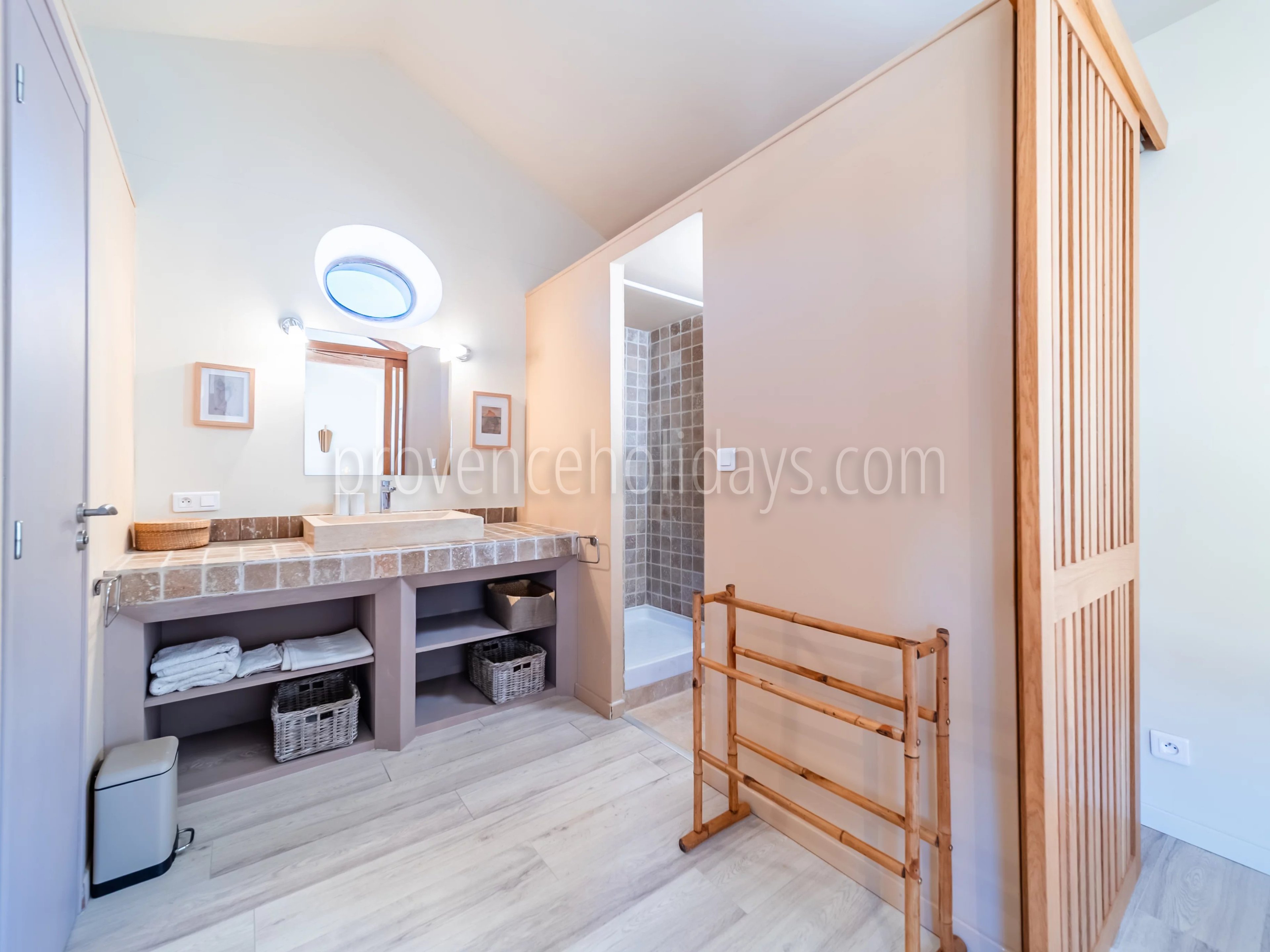 11 - Mas with inner courtyard in Gordes: Villa: Interior