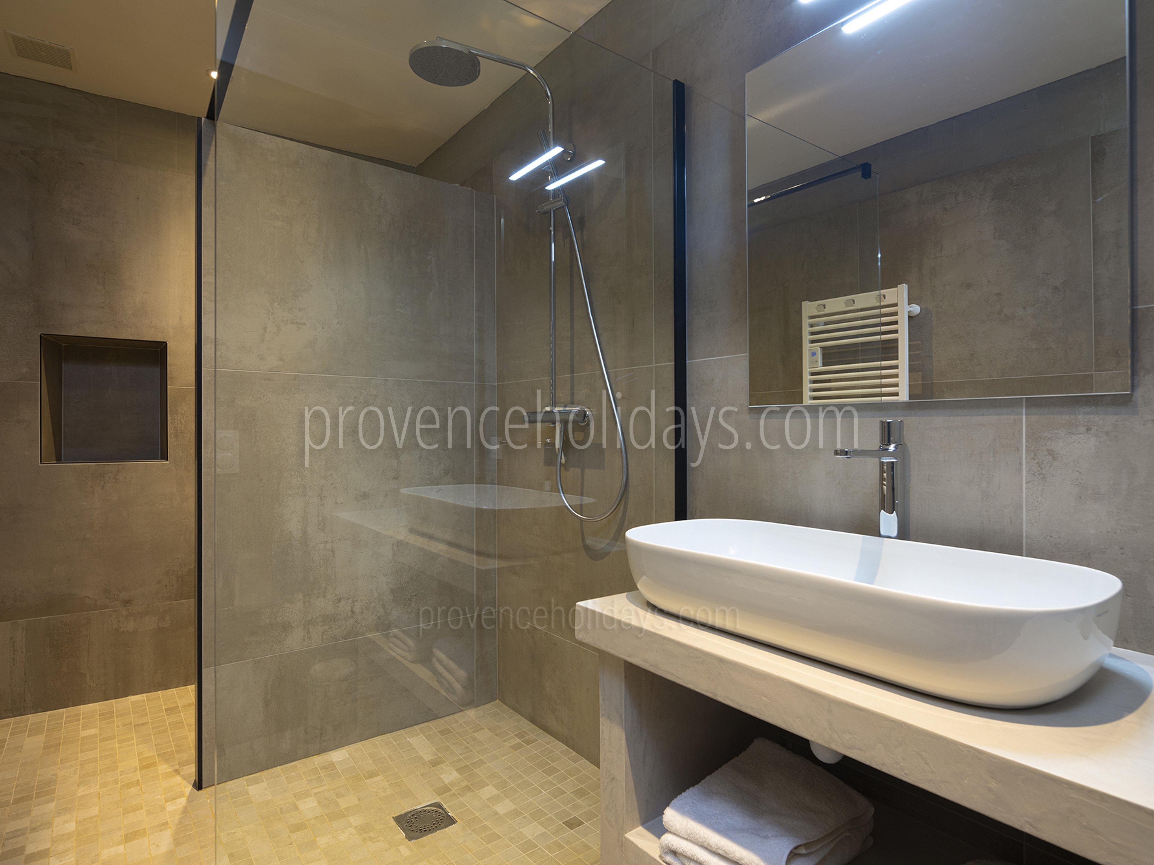 28 - Mas Alpilles: Villa: Bathroom
